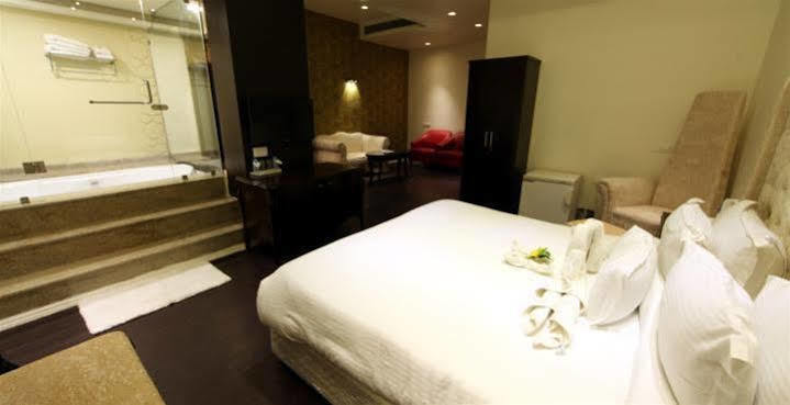 Grand Nakshatra Hotel Ананд Екстер'єр фото